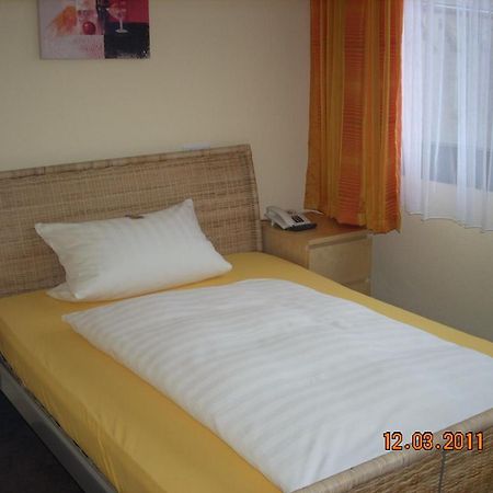 Center Hotel Гютерсло Екстер'єр фото