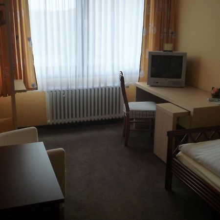 Center Hotel Гютерсло Номер фото