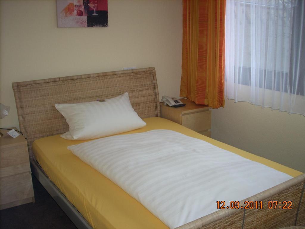 Center Hotel Гютерсло Екстер'єр фото