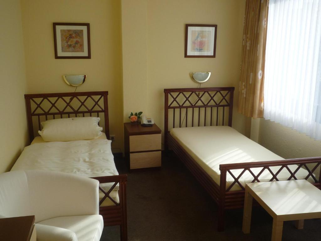 Center Hotel Гютерсло Екстер'єр фото