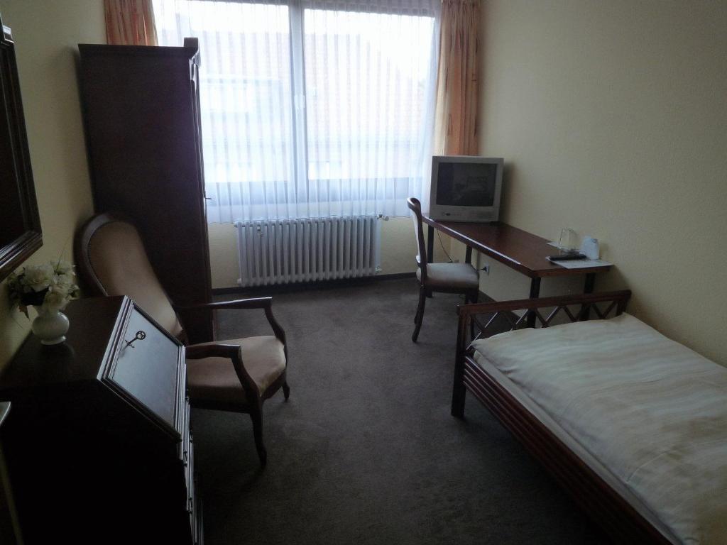 Center Hotel Гютерсло Номер фото